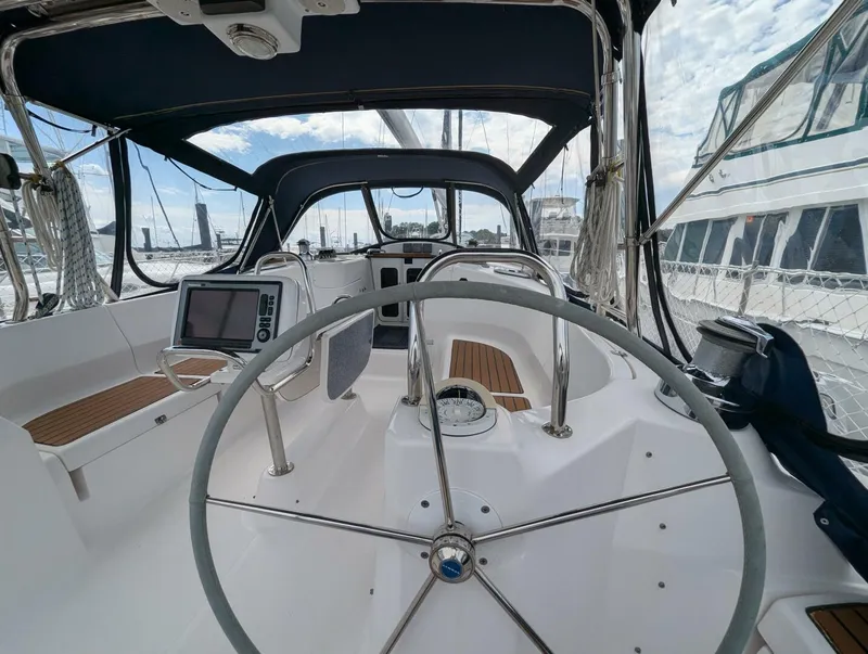 Slide: The Image of Hunter 50 Aft Cockpit 2011 - 4580824
