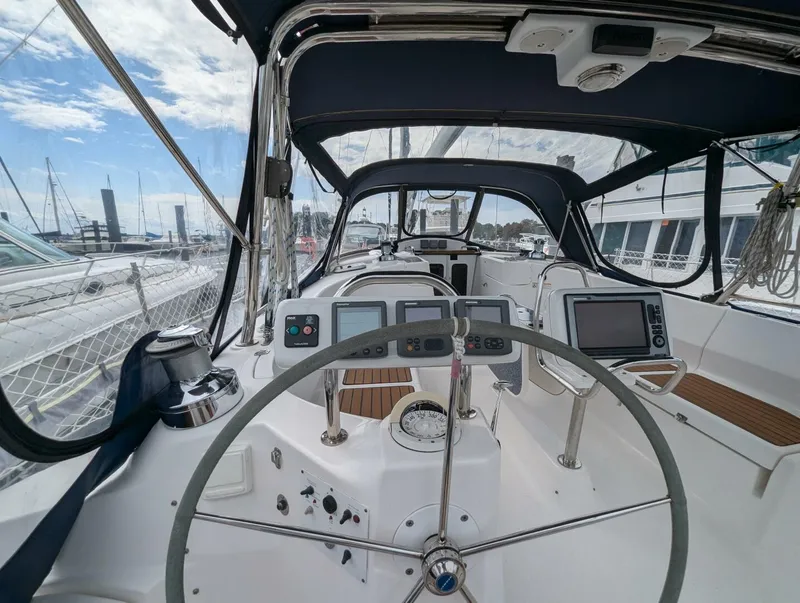 Slide: The Image of Hunter 50 Aft Cockpit 2011 - 4580828