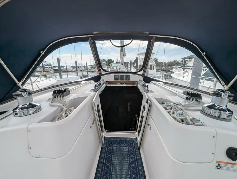 Slide: The Image of Hunter 50 Aft Cockpit 2011 - 4580833