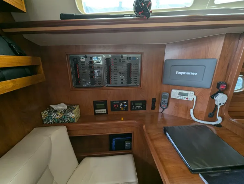 Slide: The Image of Hunter 50 Aft Cockpit 2011 - 4580859