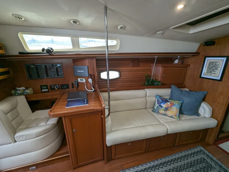 Slide: The Image of Hunter 50 Aft Cockpit 2011 - 4580888