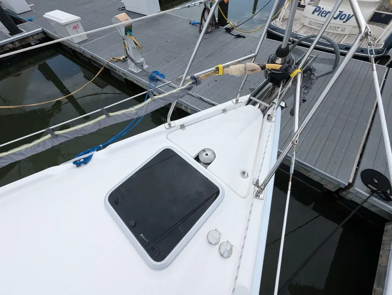 Slide: The Image of Hunter 50 Aft Cockpit 2011 - 4580901