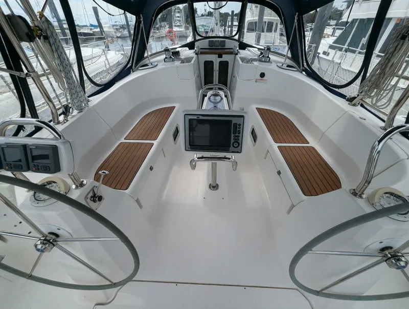 Slide: The Image of Hunter 50 Aft Cockpit 2011 - 4580820