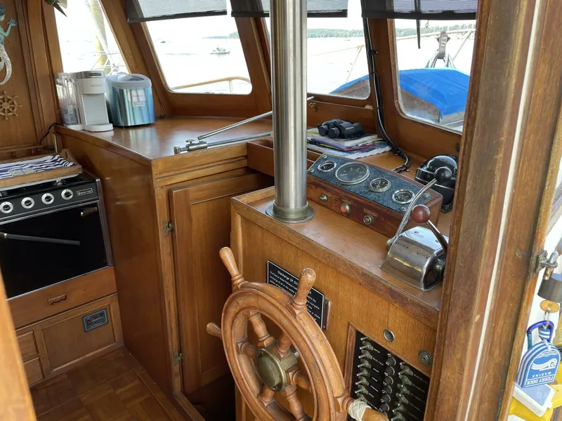 Slide: The Image of Marine Trader 34 1977 - 4592697