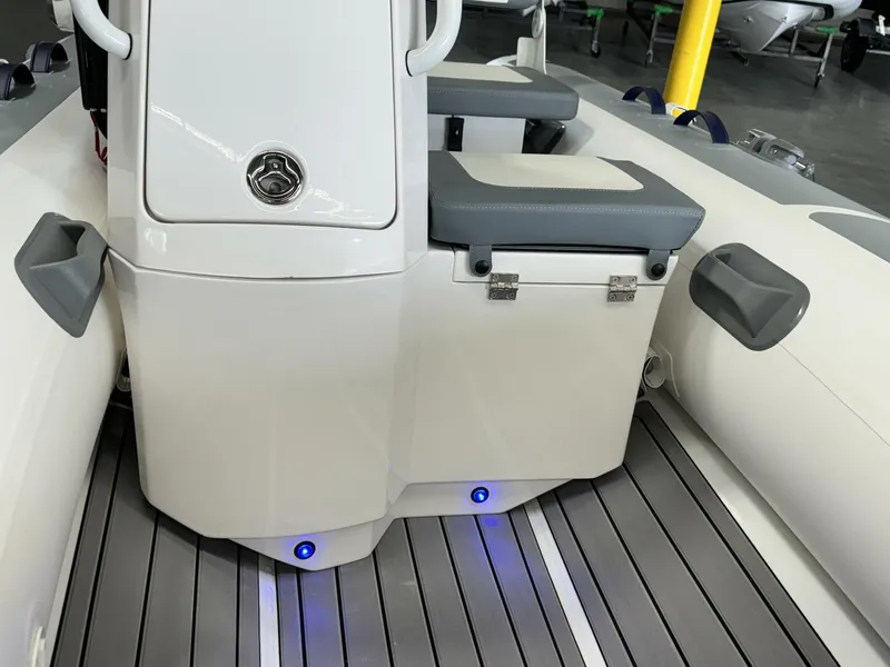 Slide: The Image of Highfield Classic 380 Grand Tour Console 2024 - 4585554