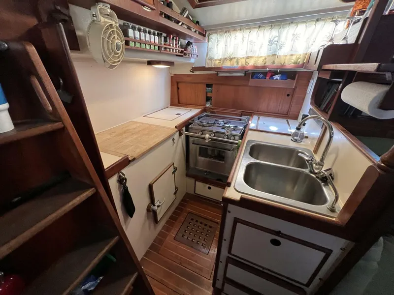 Slide: The Image of Whitby 42 1982 - 4586287