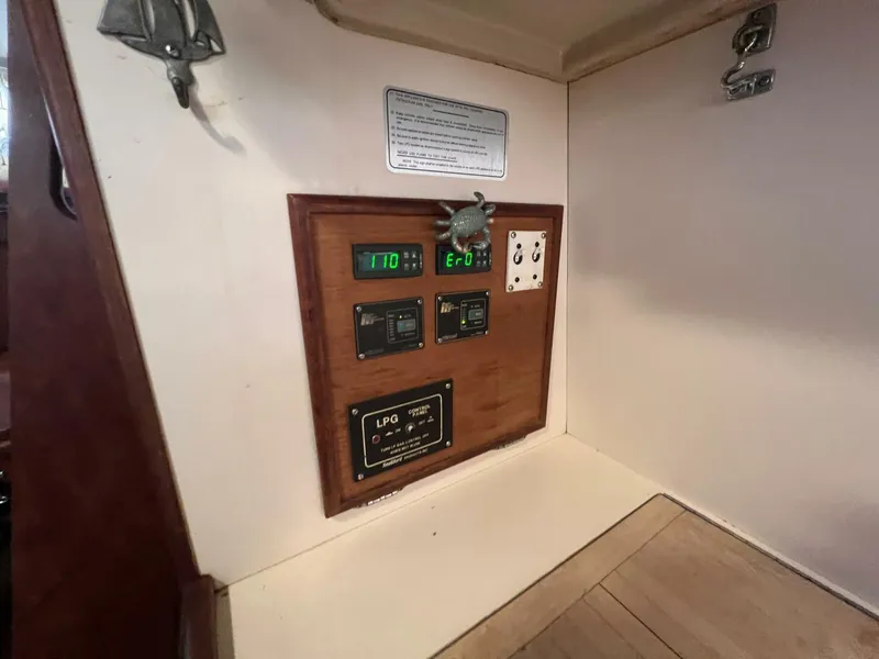 Slide: The Image of Whitby 42 1982 - 4586296