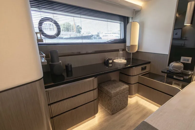 Slide: The Image of Pearl 72 2025 - 5894323