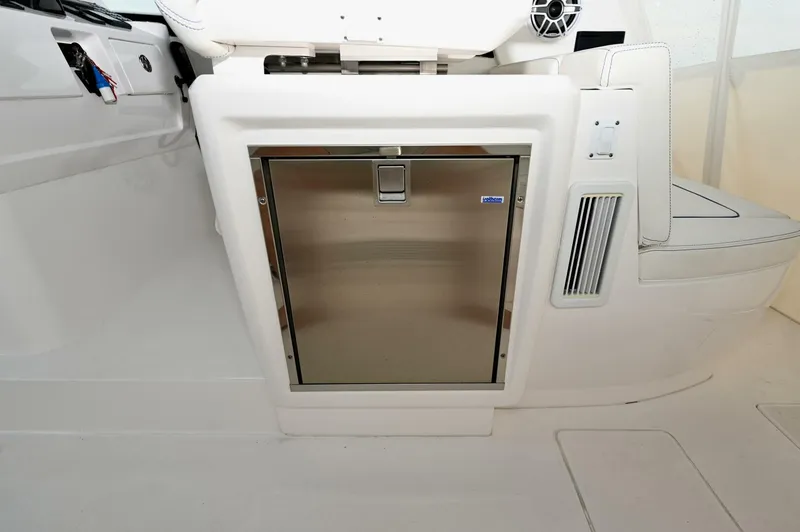 Slide: The Image of Intrepid 438 Evolution 2021 - 4590517