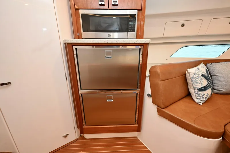 Slide: The Image of Intrepid 438 Evolution 2021 - 4590522