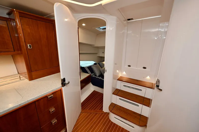 Slide: The Image of Intrepid 438 Evolution 2021 - 4590524