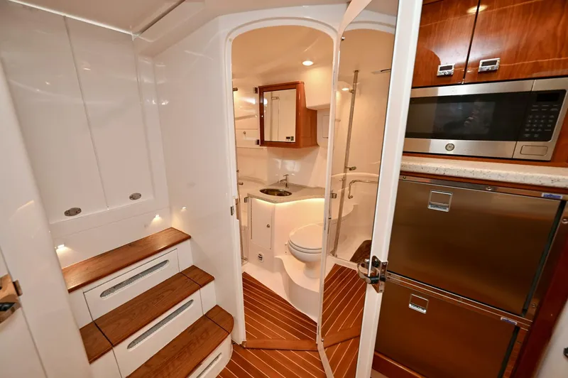 Slide: The Image of Intrepid 438 Evolution 2021 - 4590526