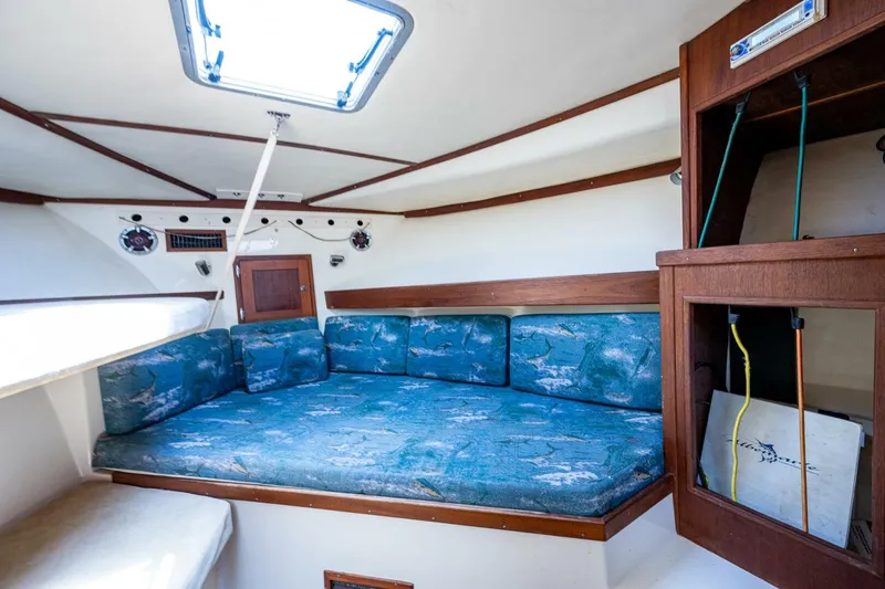 Slide: The Image of Albemarle 310 Express Fisherman 2004 - 4593797