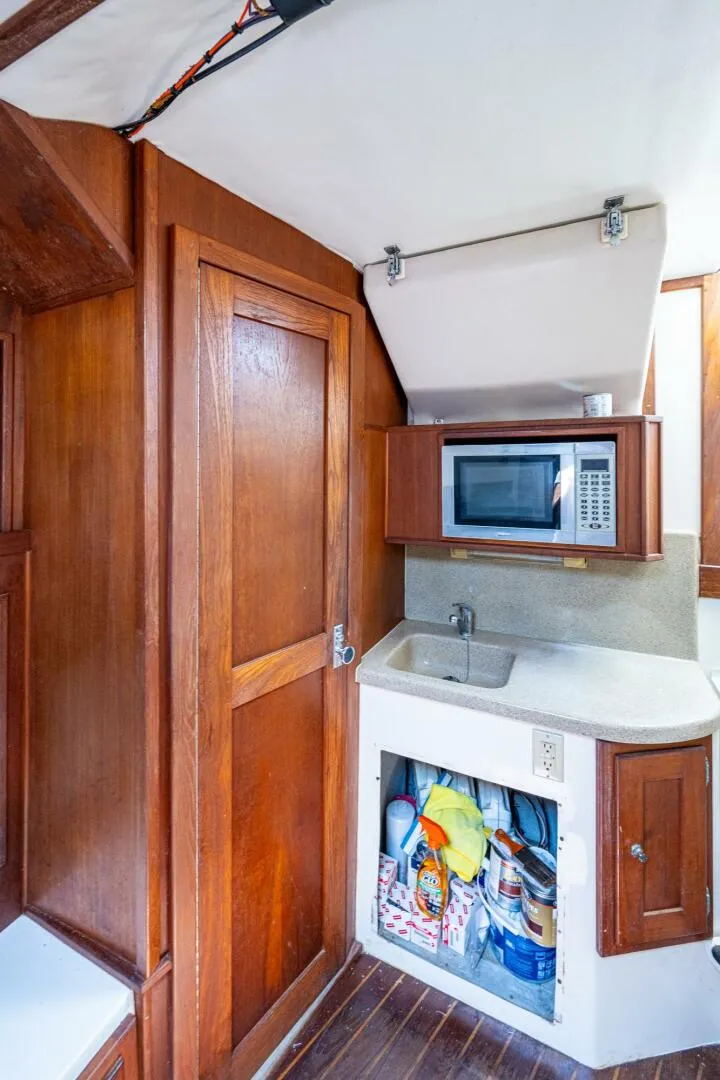 Slide: The Image of Albemarle 310 Express Fisherman 2004 - 4593799