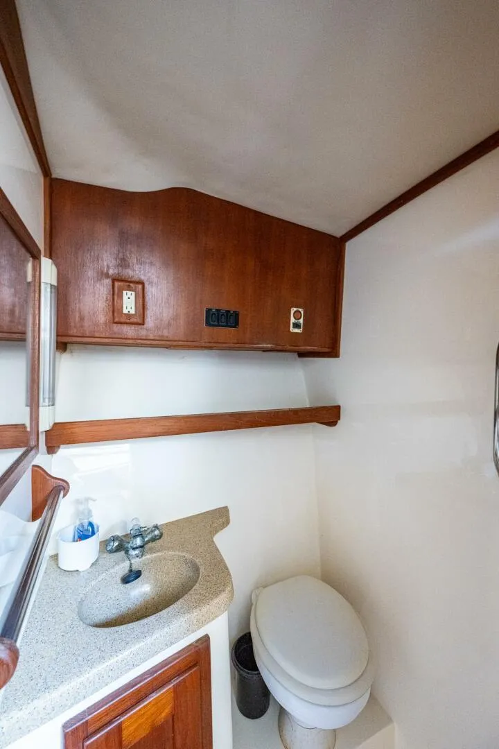 Slide: The Image of Albemarle 310 Express Fisherman 2004 - 4593800