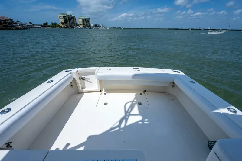 Slide: The Image of Albemarle 310 Express Fisherman 2004 - 4593801