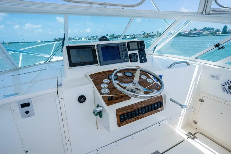 Slide: The Image of Albemarle 310 Express Fisherman 2004 - 4593803