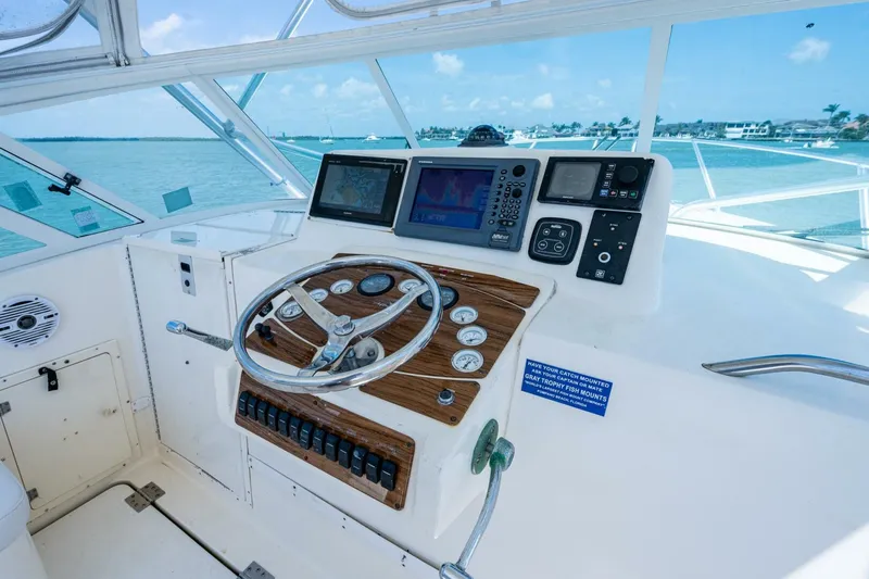 Slide: The Image of Albemarle 310 Express Fisherman 2004 - 4593804