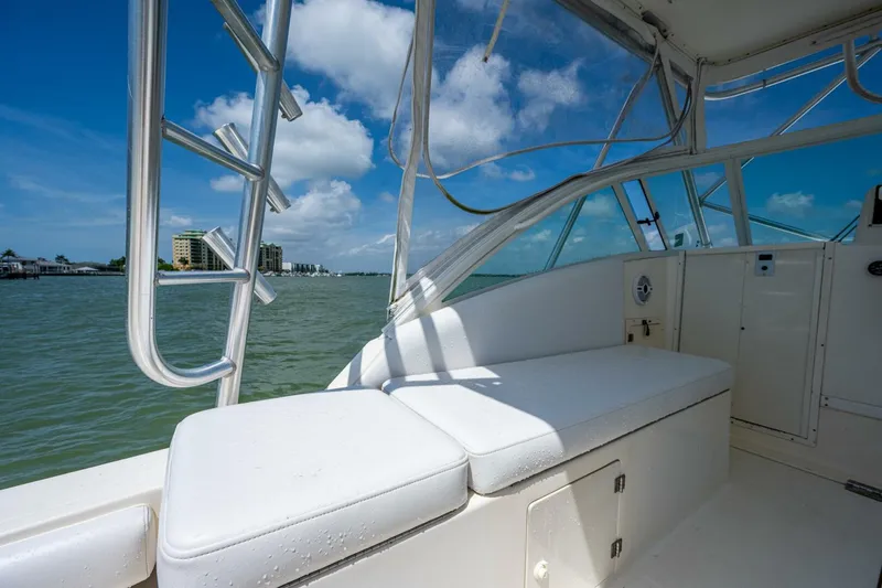 Slide: The Image of Albemarle 310 Express Fisherman 2004 - 4593810