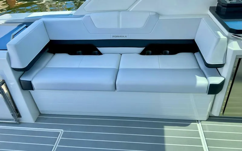 Slide: The Image of 38 Formula 380 Super Sport Crossover-Seating 2021 Formula 380 Super Sport Cross Over Das Liebesboot - 4610347