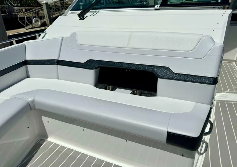 Slide: The Image of 38 Formula 380 Super Sport Crossover-Bow Seating 2021 Formula 380 Super Sport Cross Over Das Liebesboot - 4610367