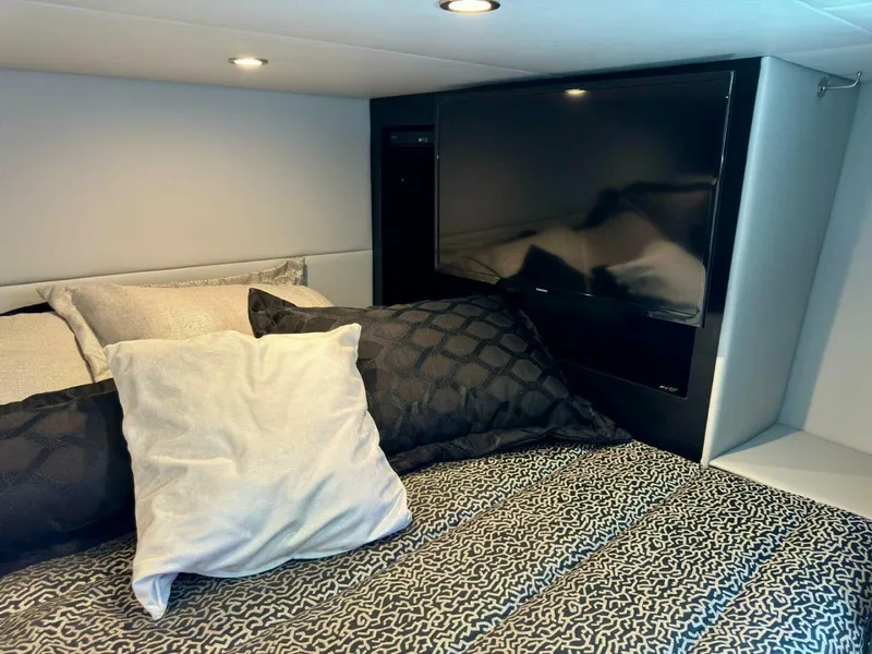 Slide: The Image of 38 Formula 380 Super Sport Crossover-Cabin 2021 Formula 380 Super Sport Cross Over Das Liebesboot - 4610383