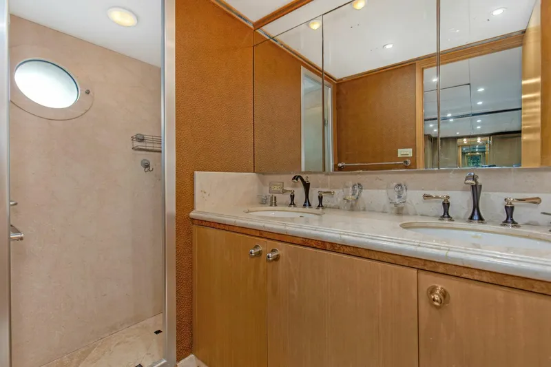 Slide: The Image of 1989 116' Feadship - Boss - Guest Head - 4694751