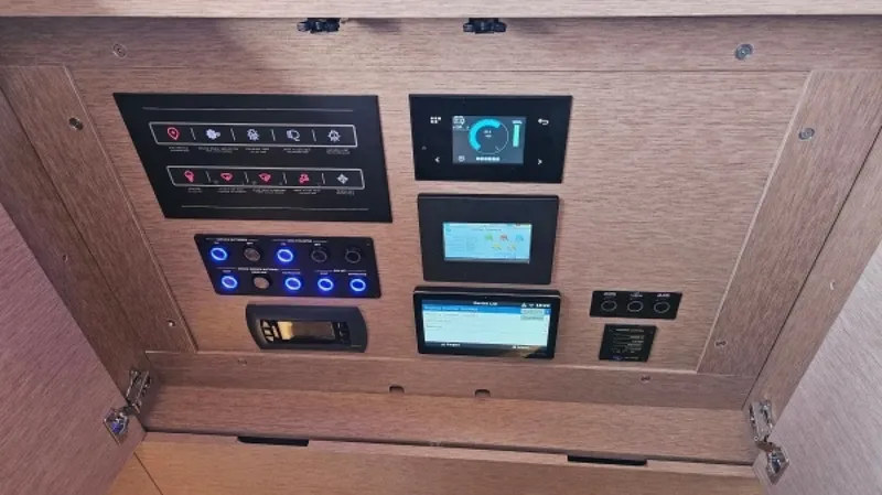 Slide: The Image of Used Power Catamaran for sale 2024 Lagoon Sixty 7 - SUNLOVE - 4892621