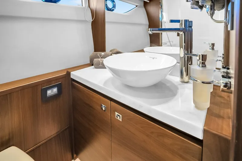 Slide: The Image of 2016 Princess V58-HAPPY HOUR- Master Stateroom Head - 6191803