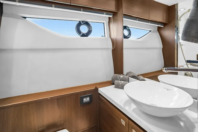 Slide: The Image of 2016 Princess V58-HAPPY HOUR- Master Stateroom Head - 6191804