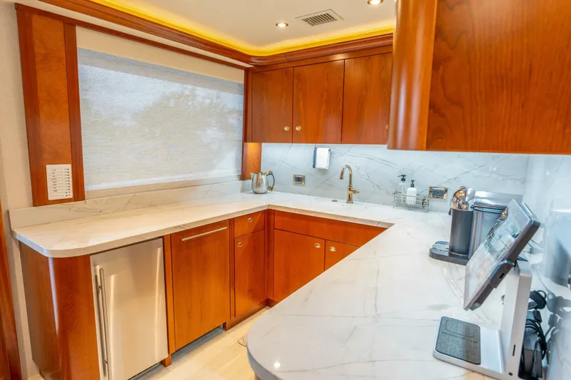 Slide: The Image of 2006 130 Westport MY Relentless Galley (11) - 4614686