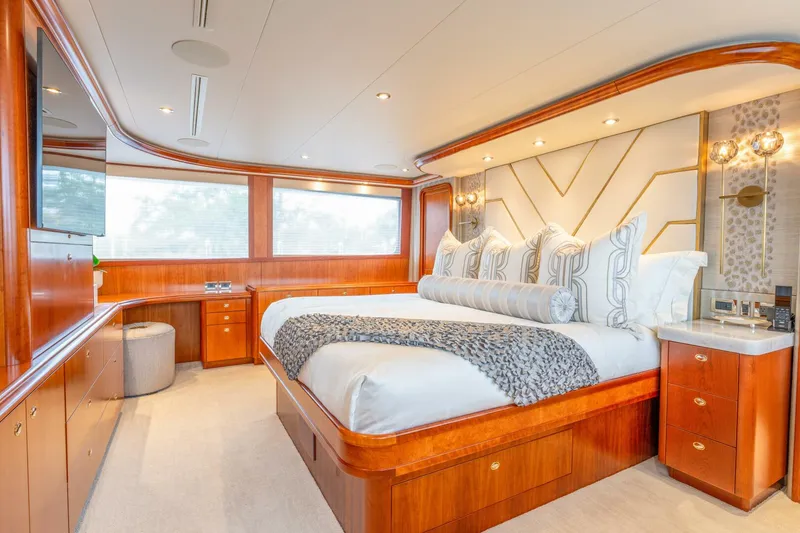 Slide: The Image of 2006 130 Westport MY Relentless Master Stateroom (2) - 4614766