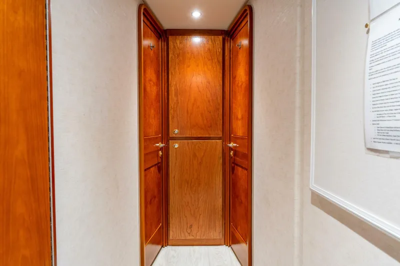 Slide: The Image of 2006 130 Westport MY Relentless Forward Crew Quarters - 4614878