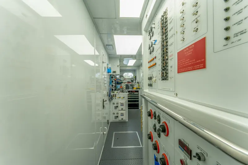 Slide: The Image of 2006 130 Westport MY Relentless Control Room (1) - 4615088