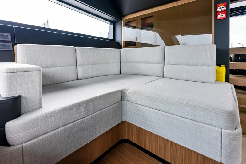 Slide: The Image of Custom 106' 2023 - 4630513