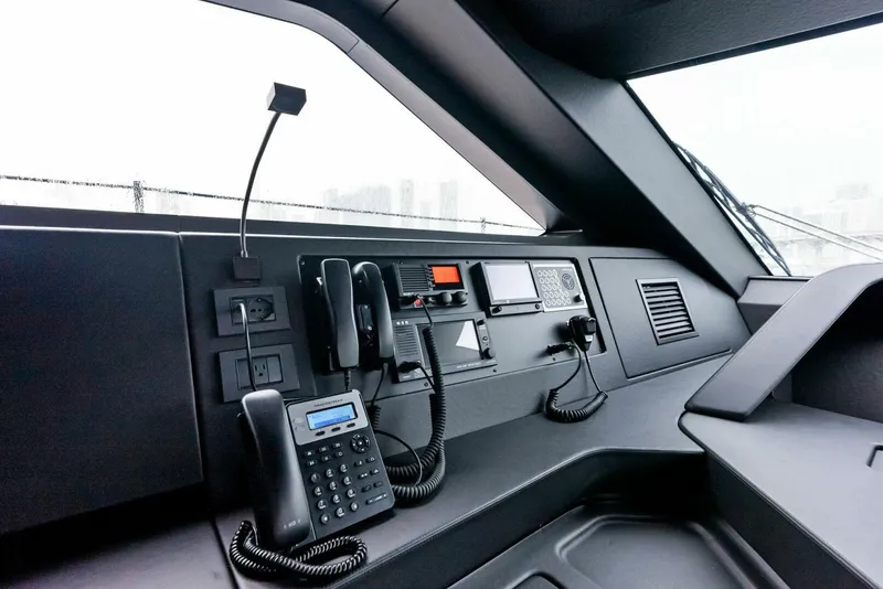 Slide: The Image of Custom 106' 2023 - 4630515