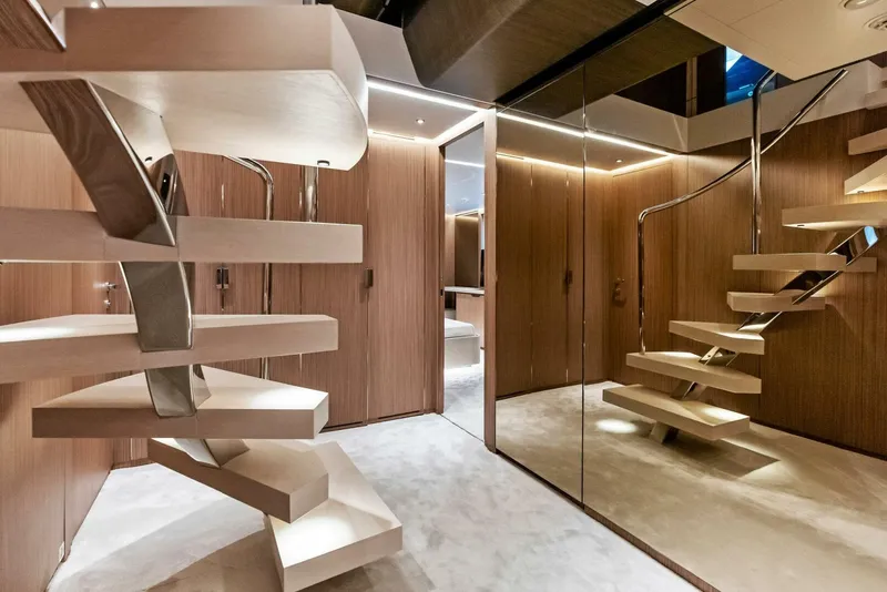 Slide: The Image of Custom 106' 2023 - 4630518