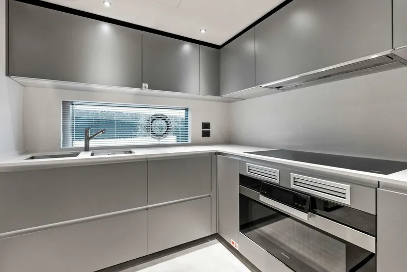 Slide: The Image of Custom 106' 2023 - 4630522