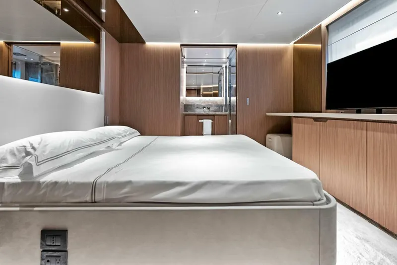 Slide: The Image of Custom 106' 2023 - 4630534