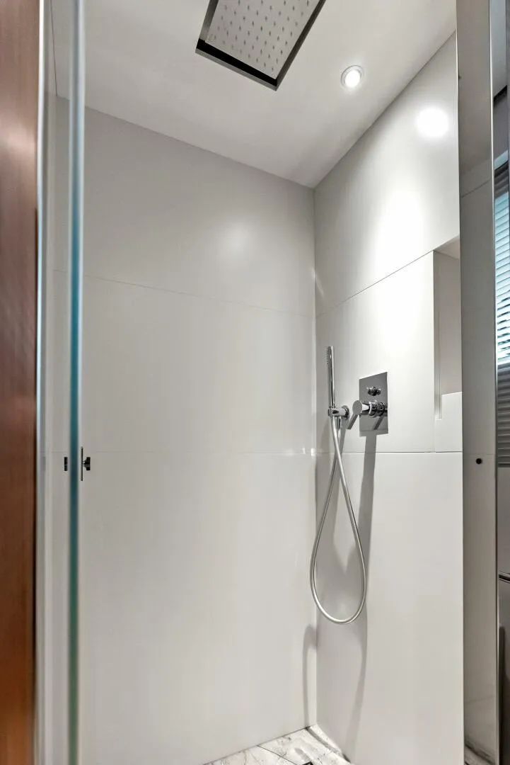 Slide: The Image of Custom 106' 2023 - 4630544