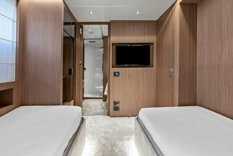 Slide: The Image of Custom 106' 2023 - 4630549