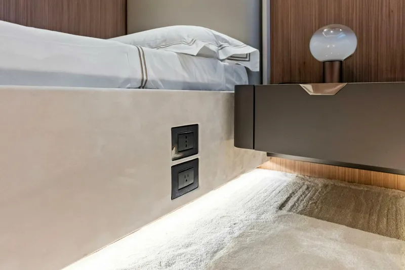 Slide: The Image of Custom 106' 2023 - 4630550