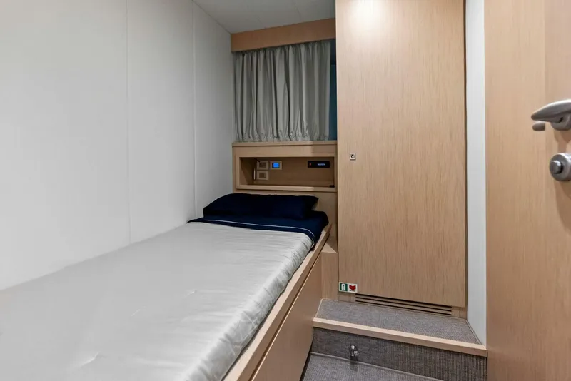 Slide: The Image of Custom 106' 2023 - 4630558