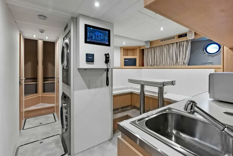 Slide: The Image of Custom 106' 2023 - 4630559