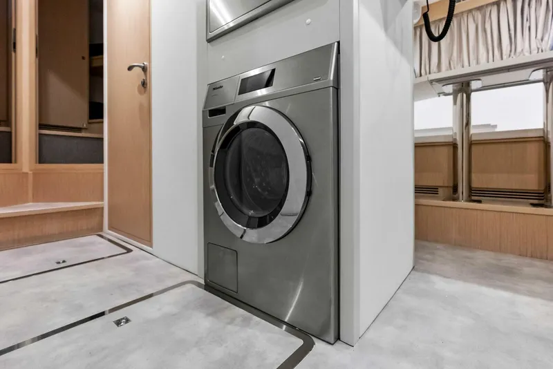 Slide: The Image of Custom 106' 2023 - 4630562