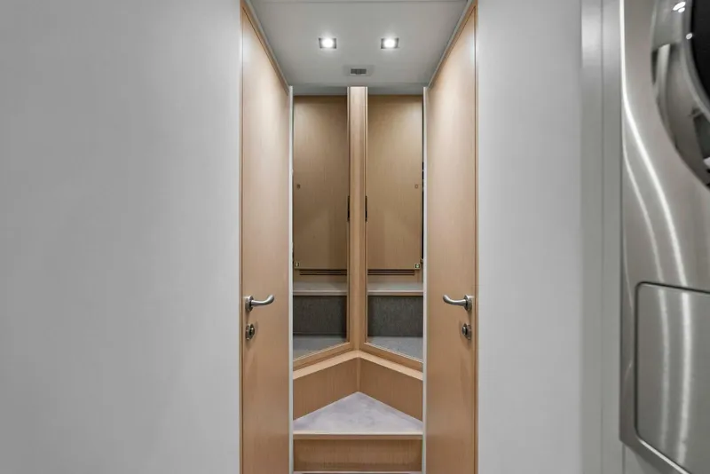 Slide: The Image of Custom 106' 2023 - 4630563