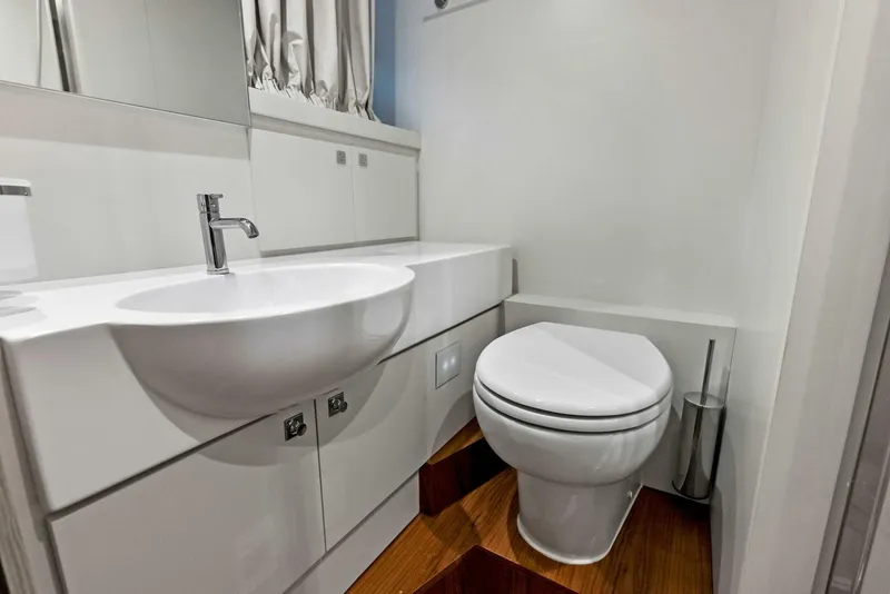 Slide: The Image of Custom 106' 2023 - 4630564