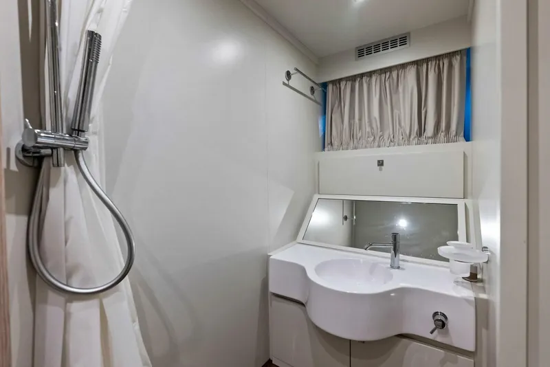 Slide: The Image of Custom 106' 2023 - 4630566