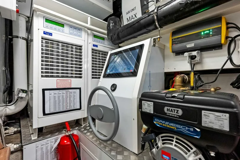 Slide: The Image of Custom 106' 2023 - 4630572