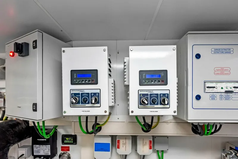 Slide: The Image of Custom 106' 2023 - 4630573